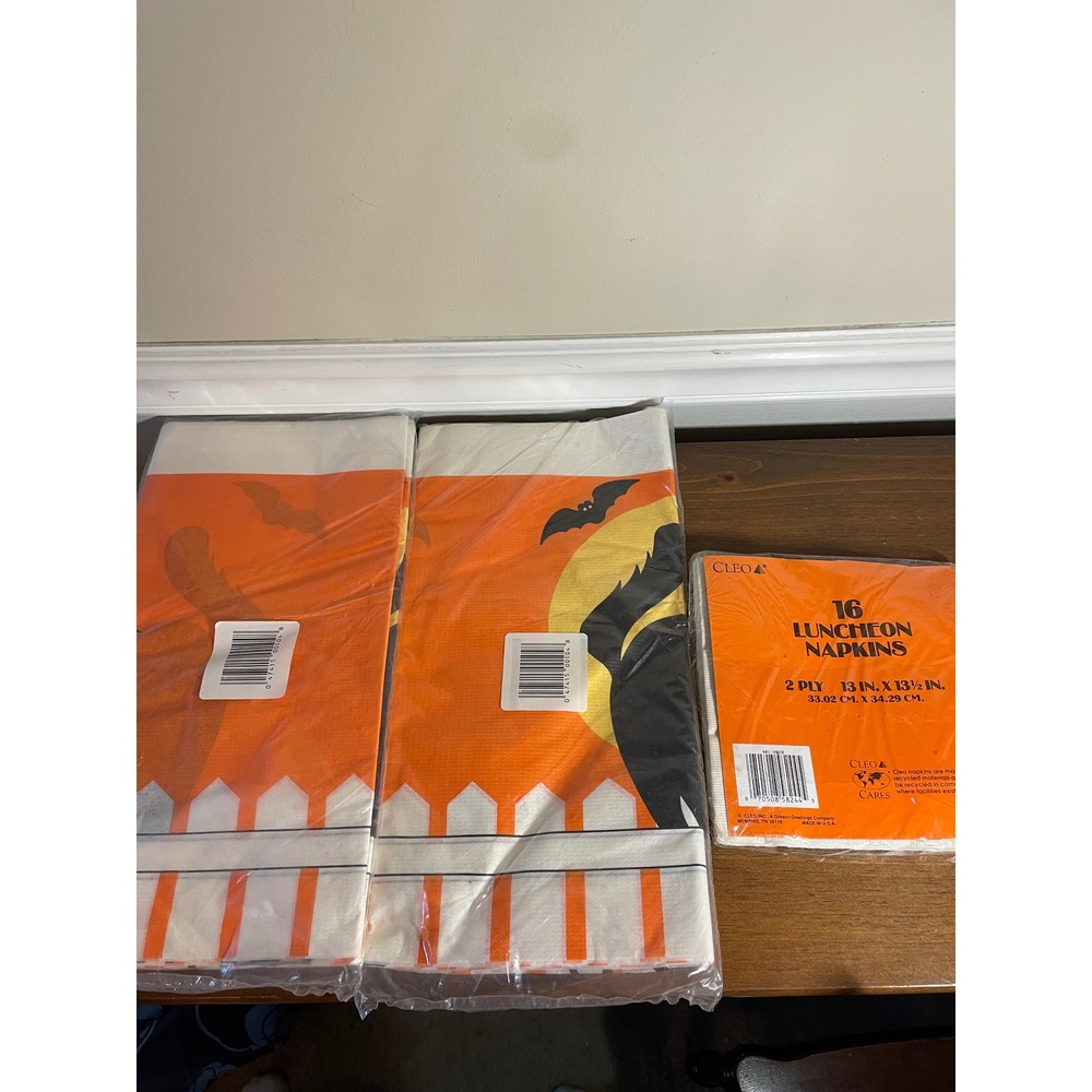 Vintage 1983 Halloween Party Set 2 Table Covers Black Cat Bats & Ghost Napkins - Picture 11 of 13